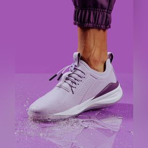 💟 NEW IN BOX - Clove nursing shoes in Lavender 💟